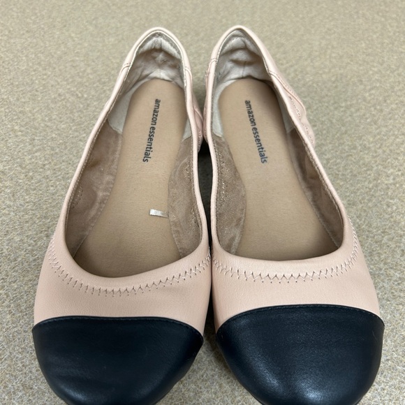 Amazon Essentials Women's Black and Tan Ballet Flats - Picture 2 of 3